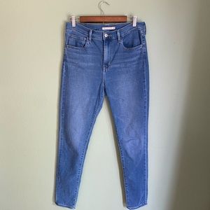 LEVI’S 720 High-Rise Super Skinny Jean